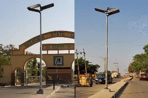 Smart All-in-One Solar-powered Street Lighting Fixture